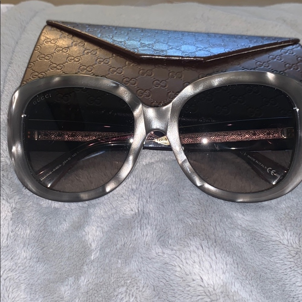 Gucci Gradient Oversize Sunglasses w/foldable Case